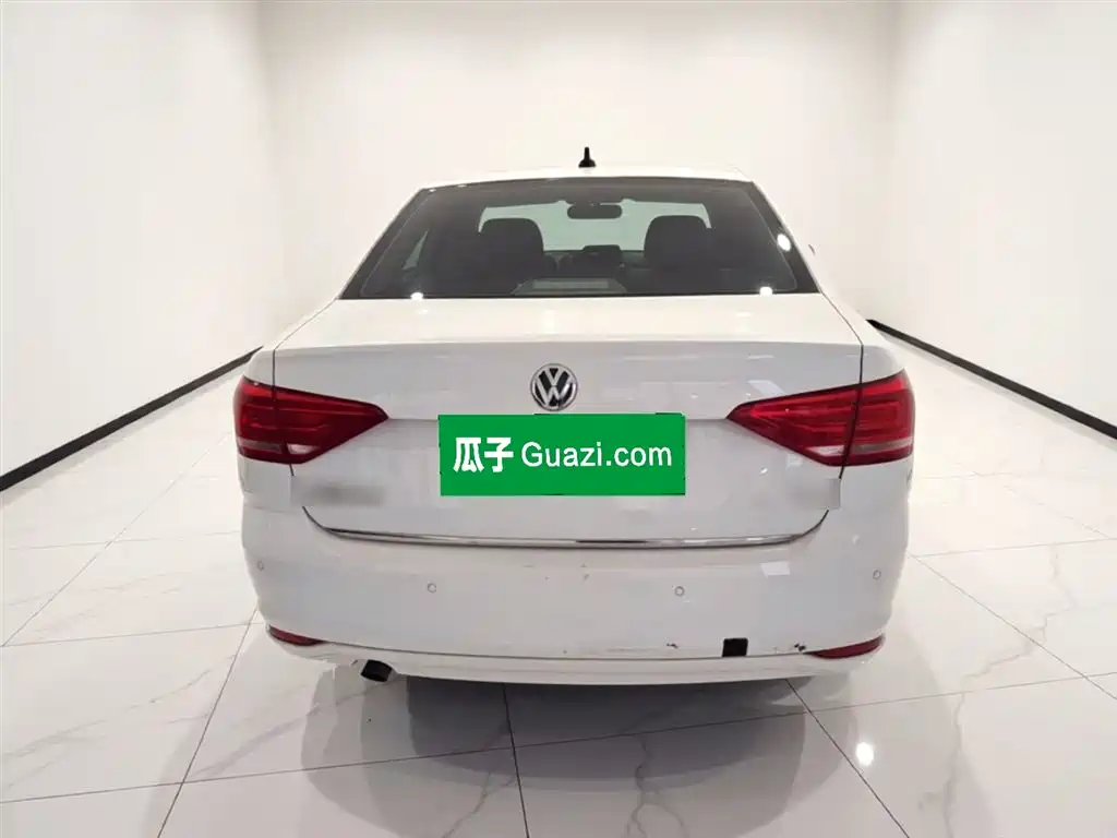 Volkswagen Lavida 2015 1.6L Automatic Comfort Edition фото 10