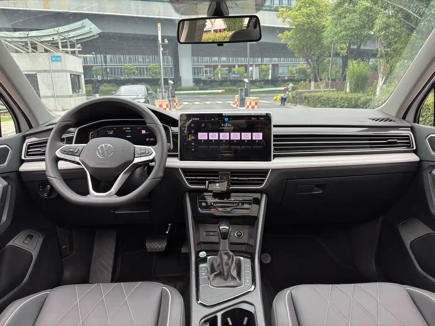 Volkswagen Tiguan L 2025 Model 300TSI Auto 2WD Dragon Edition фото 12