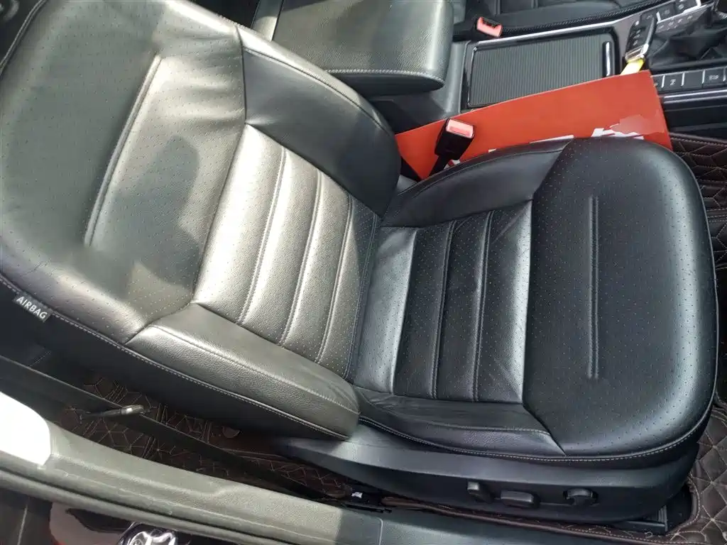 Volkswagen Passat 2017 330TSI DSG Luxury фото 25