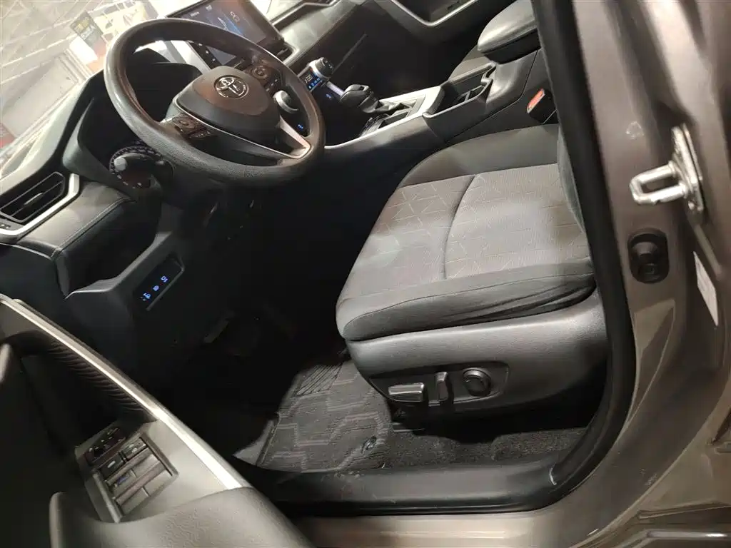 Toyota RAV4 Rongfang 2020 2.0L CVT 2WD Trend Edition фото 11