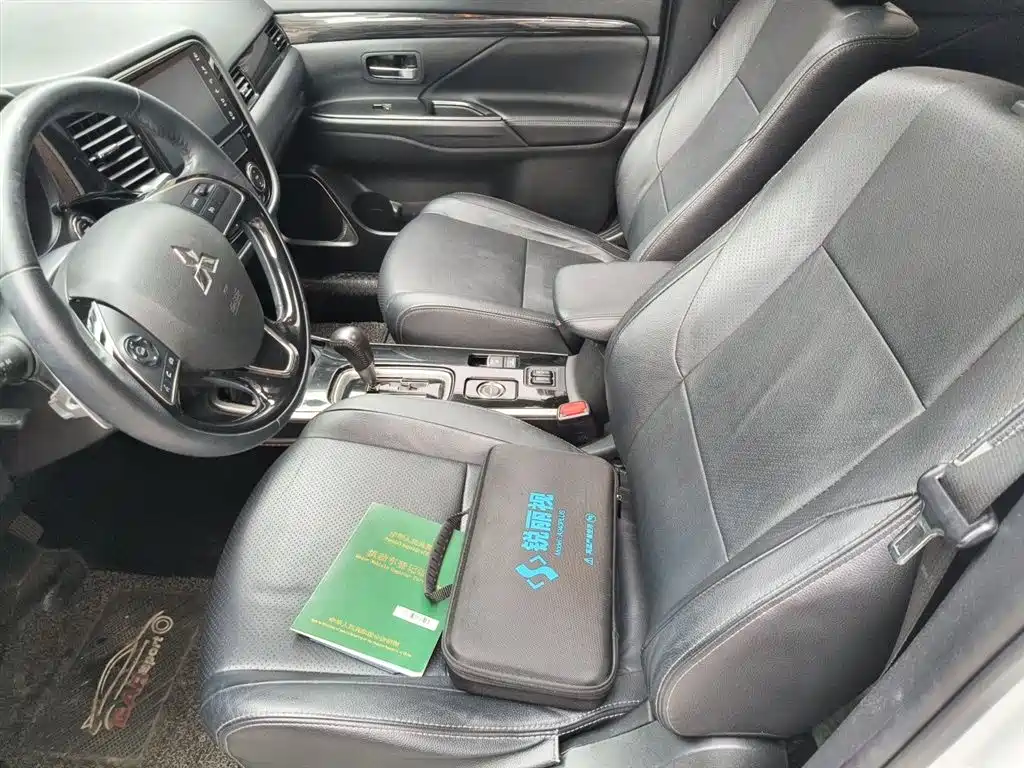 Mitsubishi Outlander 2018 2.4L 4WD Elite Edition 5-seater фото 16