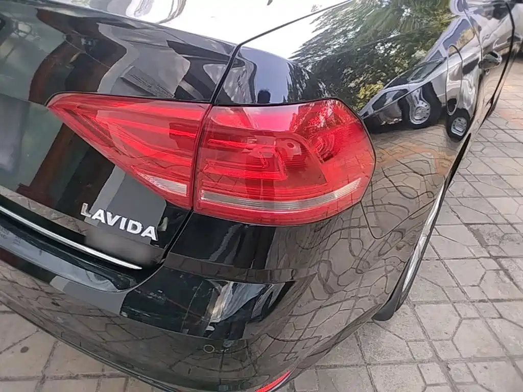 Volkswagen Lavida 2017 230TSI DSG Comfort Edition фото 8