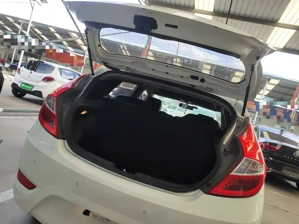 Hyundai Reina 2014 Model 1.4L Automatic GLX фото 19