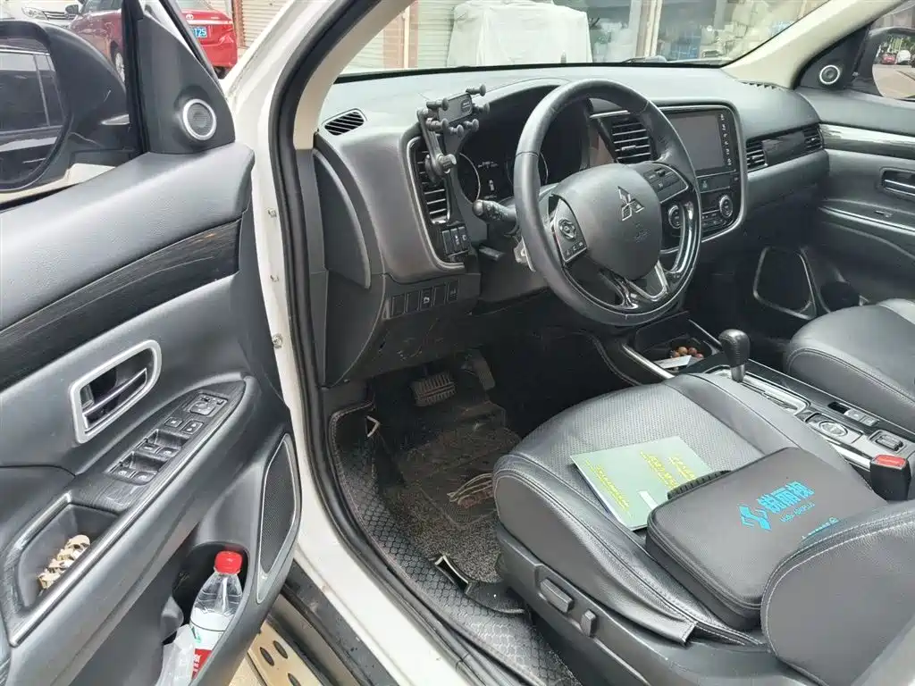 Mitsubishi Outlander 2018 2.4L 4WD Elite Edition 5-seater фото 17