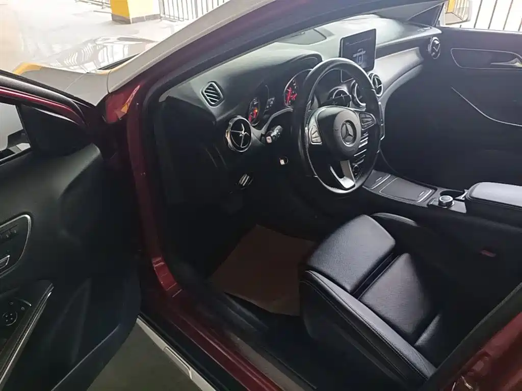 Mercedes-Benz GLA 2018 GLA 200 Dynamic фото 16