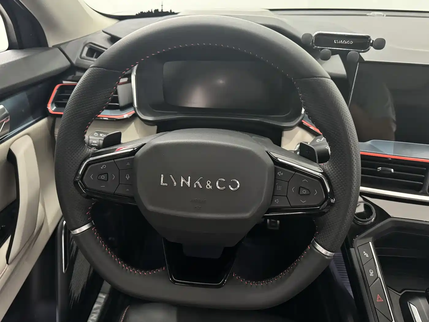 Lynk & Co 06 2020 1.5T Halo фото 11