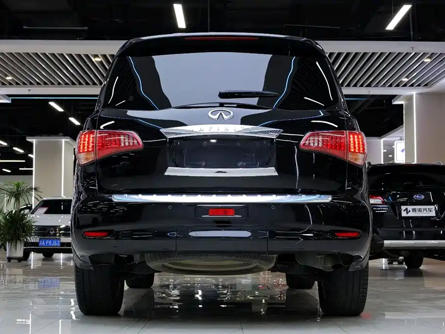Infiniti QX80 2016 5.6L 4WD фото 6