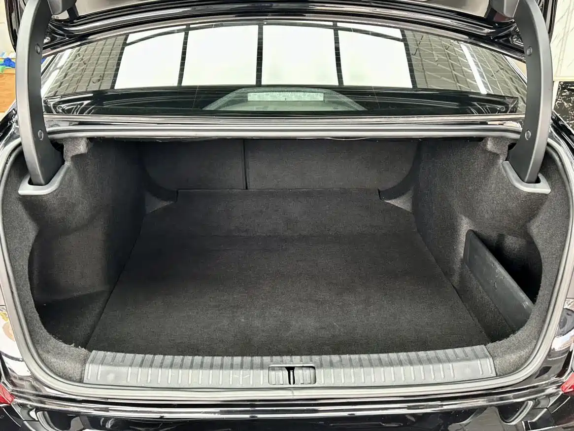 Volkswagen Passat 2022 280TSI Elite Edition фото 22