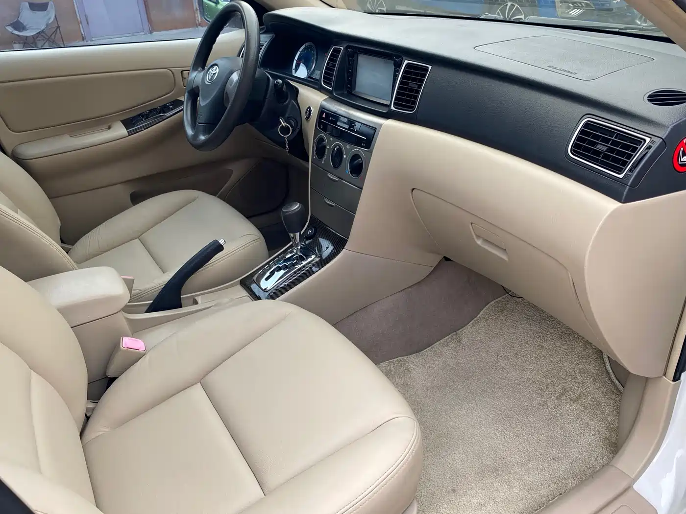 Toyota Corolla 2013 1.6L Automatic Luxury фото 8