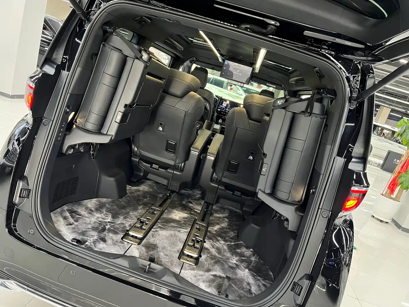 Toyota Vellfire 2024 Crown Hybrid 2.5L Executive Premium Edition фото 8
