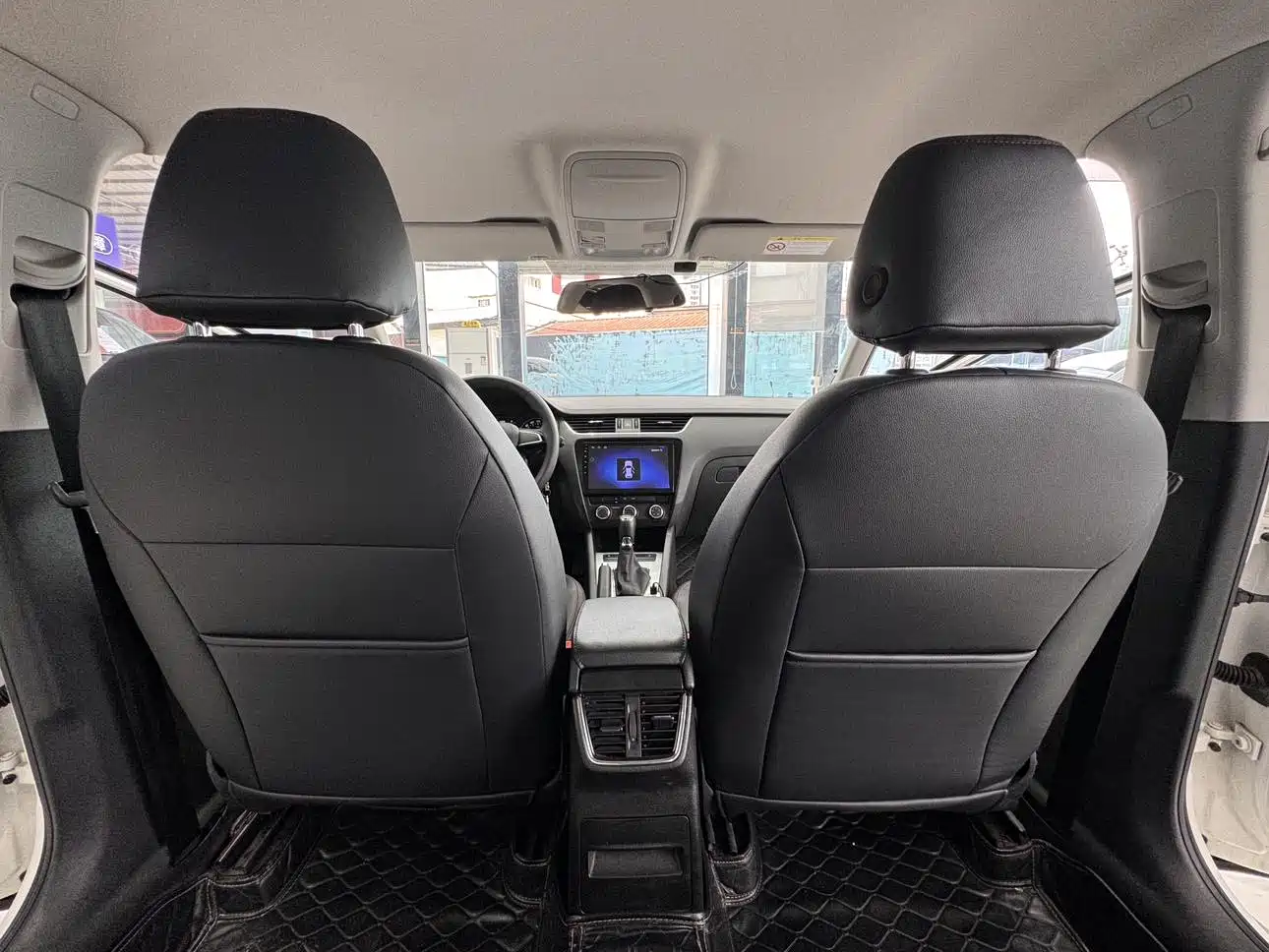 Škoda Octavia 2017 1.6L Automatic Pioneer Edition фото 30