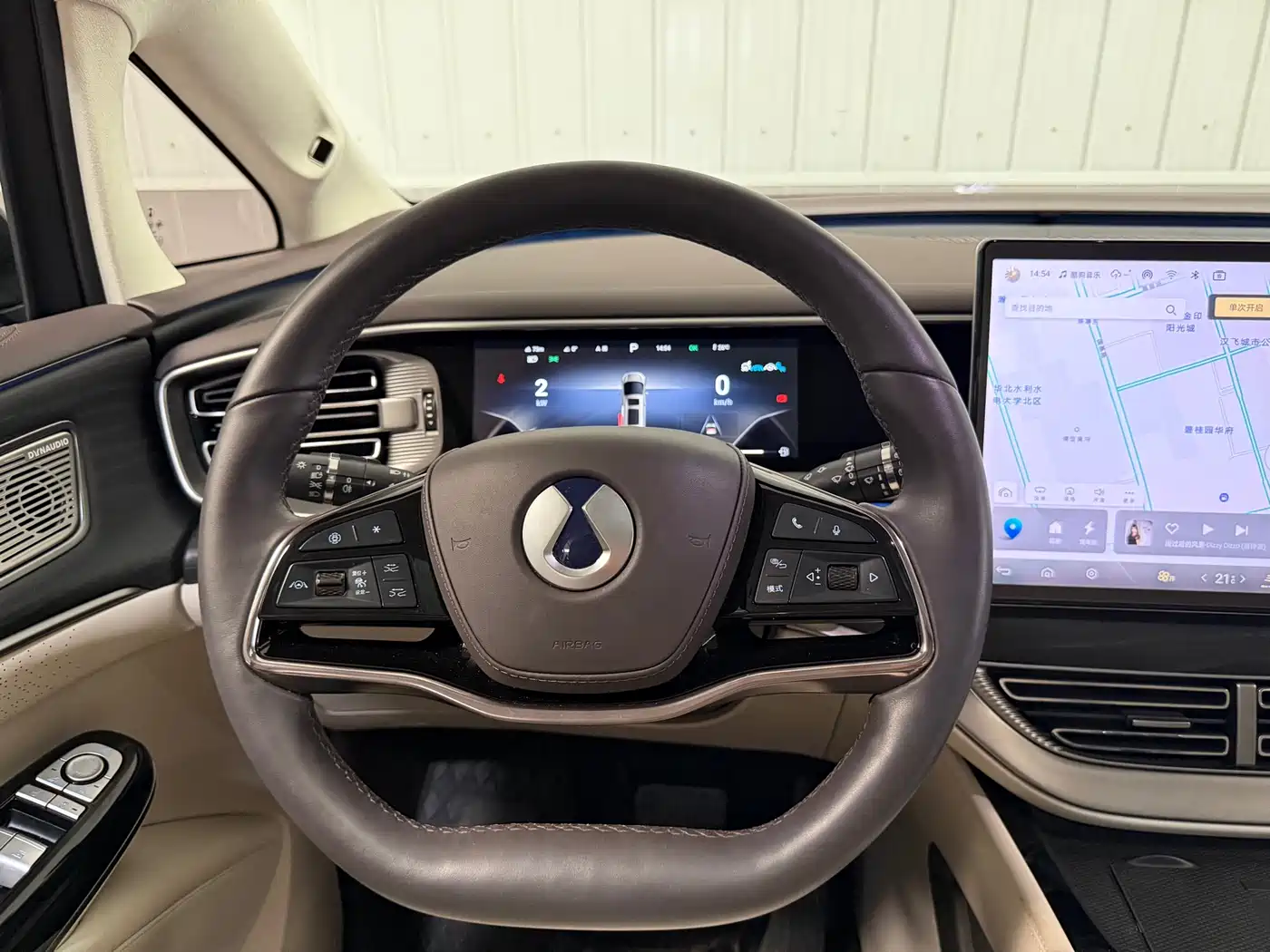 Denza D9 2024 DM-i 980 AWD Flagship фото 27