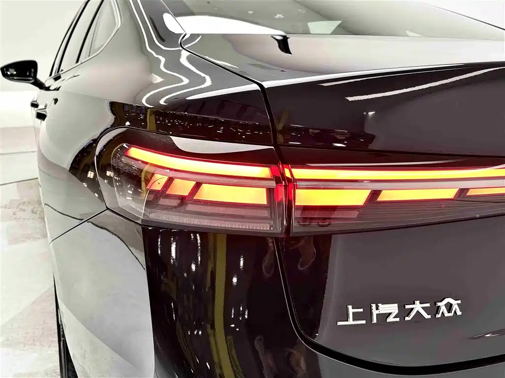 Volkswagen Passat 2025 Pro 380TSI Dragon Fortune Edition фото 7
