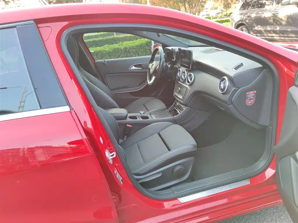 Mercedes-Benz A-Class (Import) 2016 A 200 Dynamic фото 8