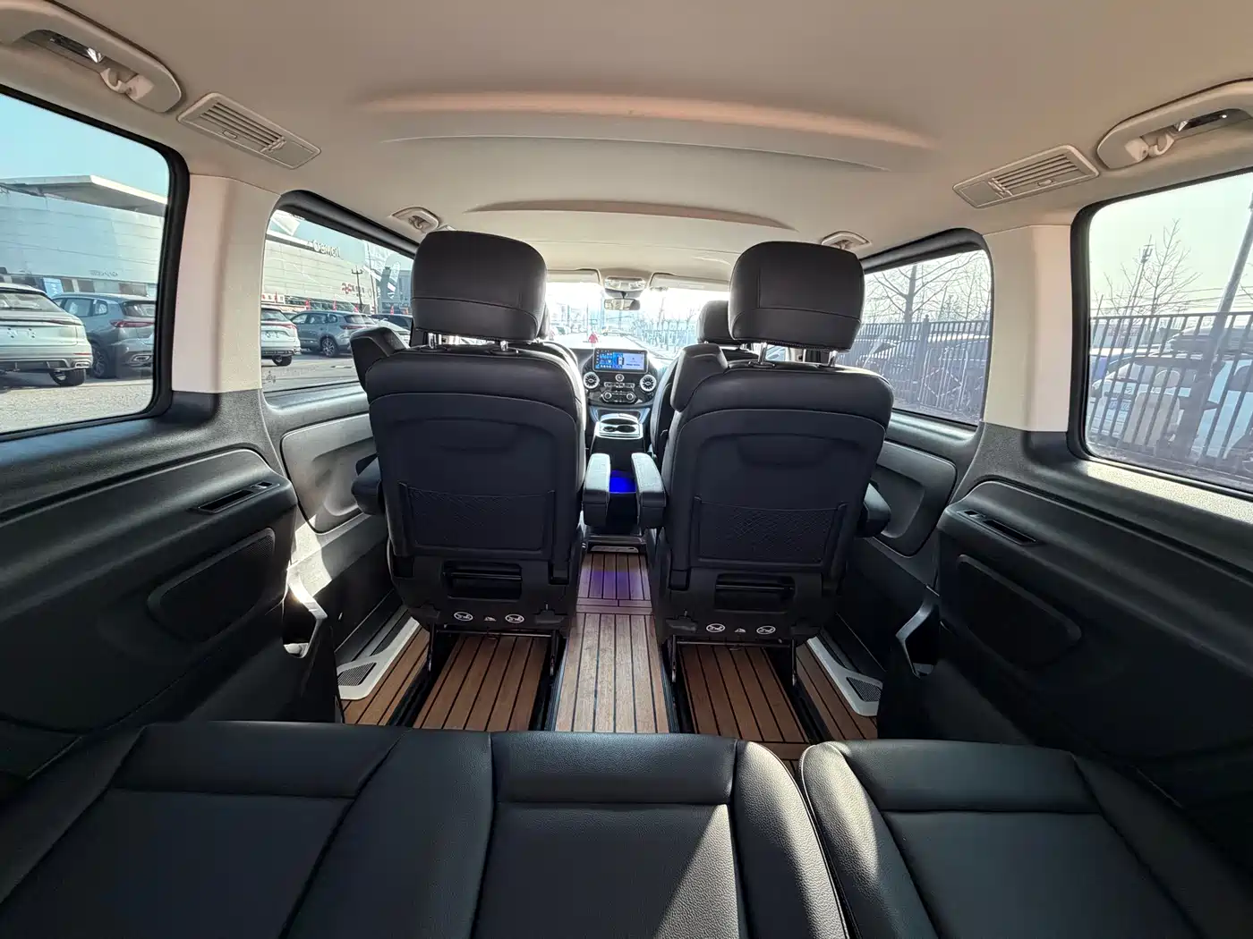 Mercedes-Benz Vito 2023 2.0T Business 7-Seater фото 23