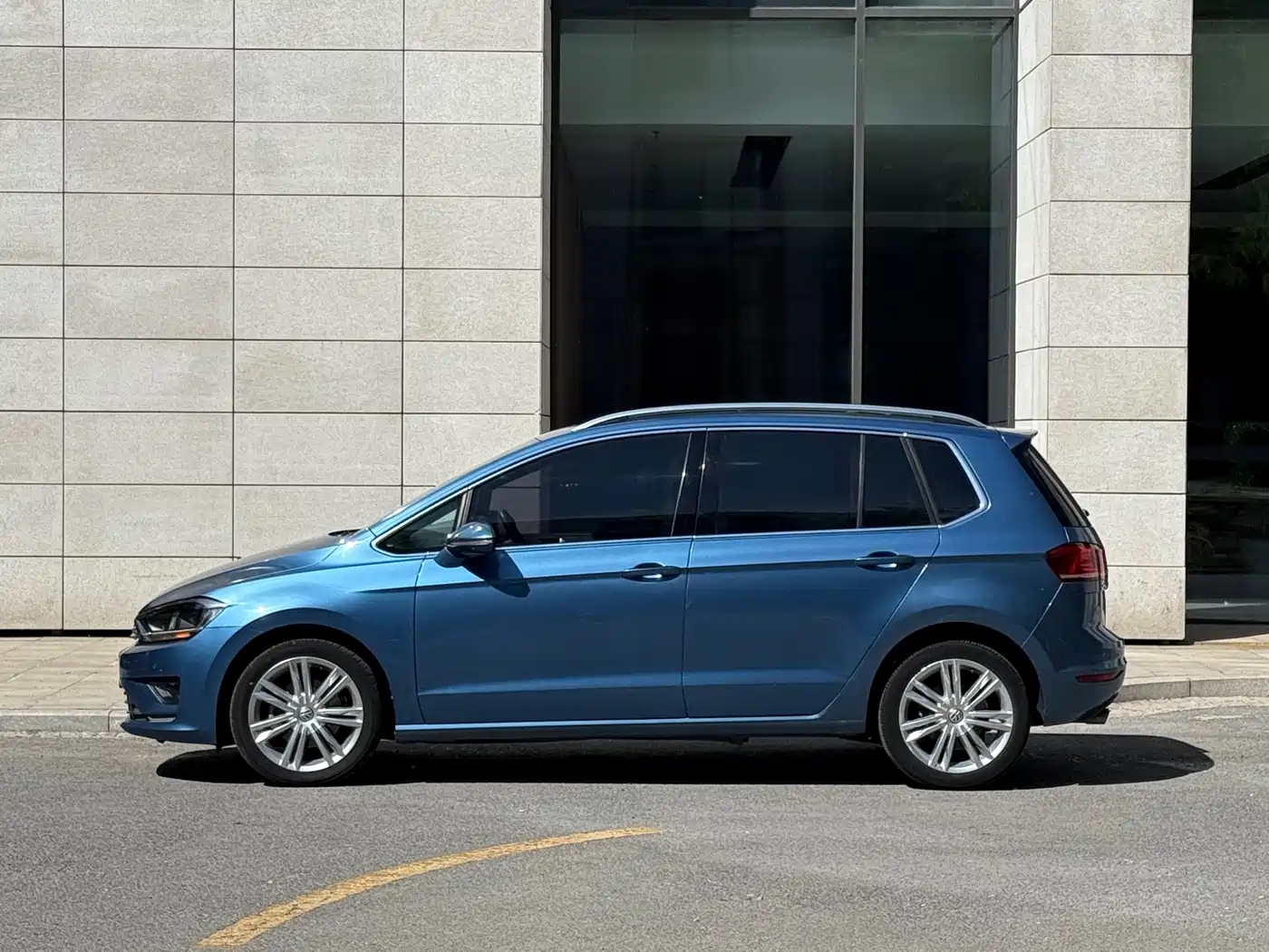 Volkswagen Golf Sportsvan 2018 230TSI Automatic Luxury фото 4