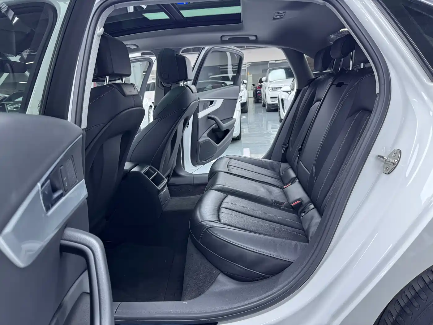 Audi A4L 2022 40 TFSI Fashion Dynamic фото 15