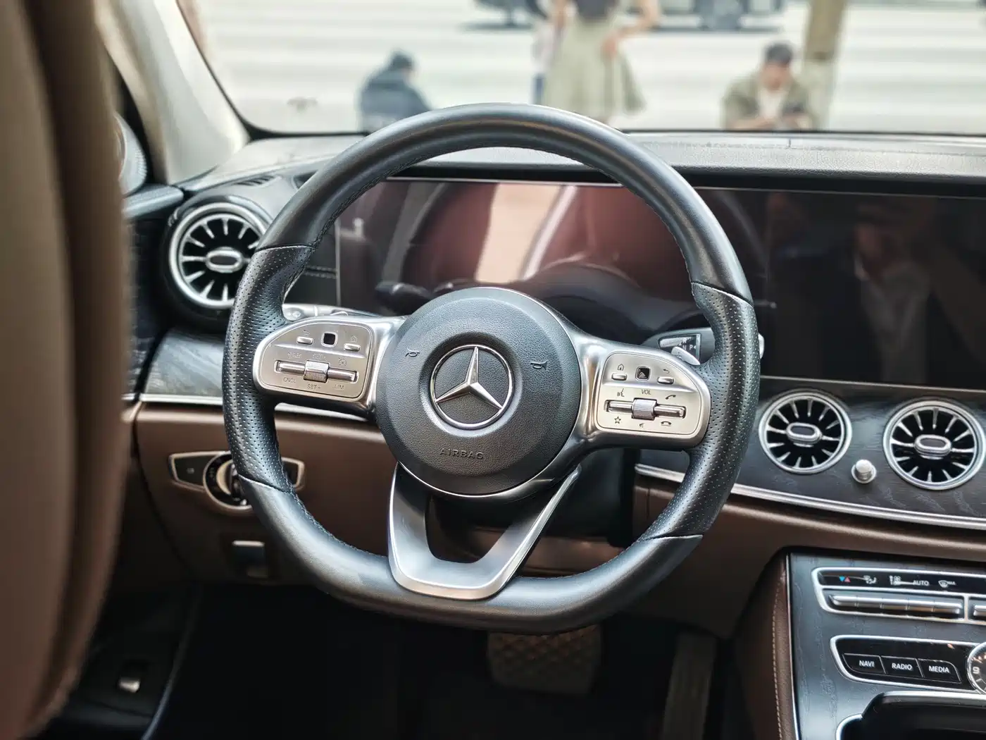 Mercedes-Benz E-Class 2019 E 300 L Sport Luxury фото 10