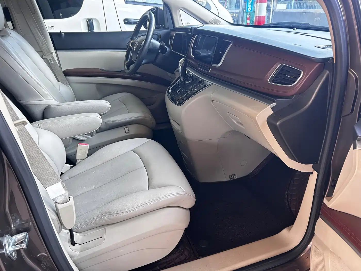 Buick GL8 2014 2.4L CT Luxury Business Comfort фото 7
