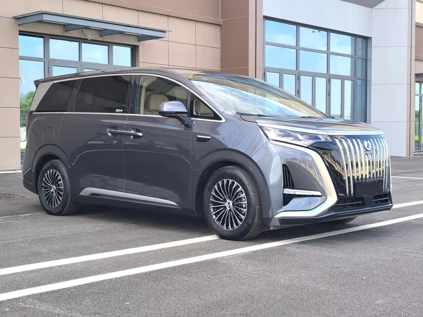 Denza D9 2025 EV Smart Drive Edition 620 Luxury фото 5