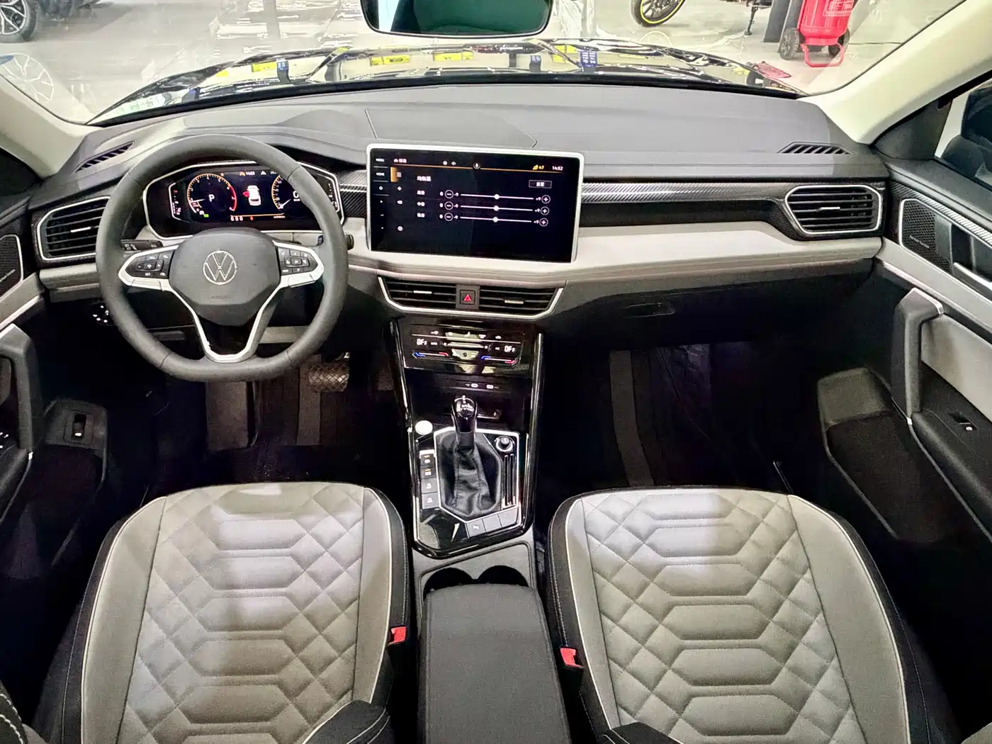 Volkswagen Tayron 2023 280TSI 2WD Luxury Plus Advanced Edition фото 6