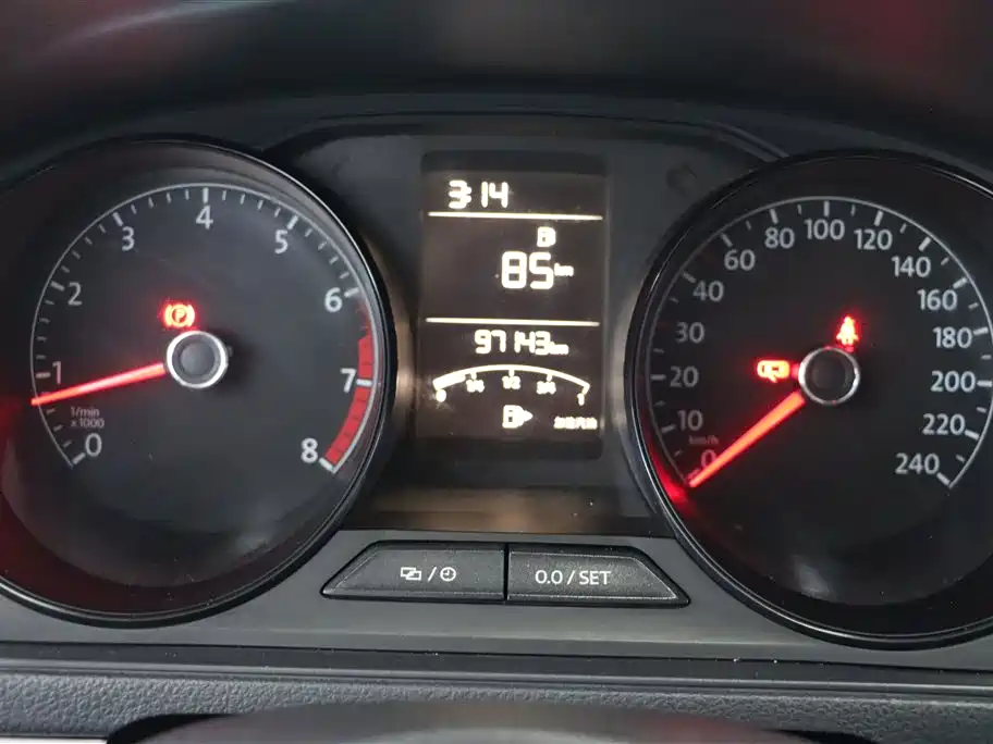 Volkswagen Lavida 2017 1.6L Manual Trend Edition фото 17