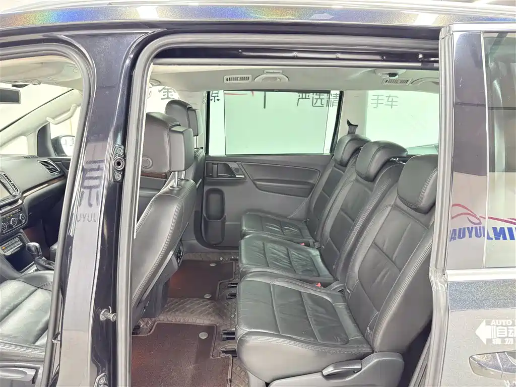 Volkswagen Sharan 2014 2.0TSI Comfort фото 10