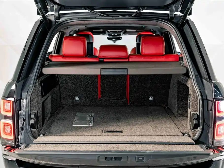 Land Rover Range Rover 2021 3.0 L6 Heritage Extended Classic Edition фото 26