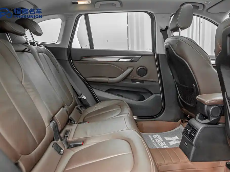 BMW X1 2019 sDrive18Li Premium Model фото 16