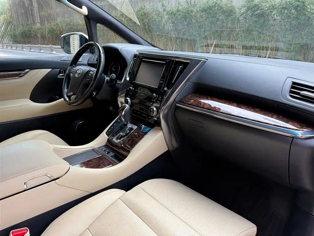 Toyota Alphard 2019 Hybrid 2.5L Luxury фото 10