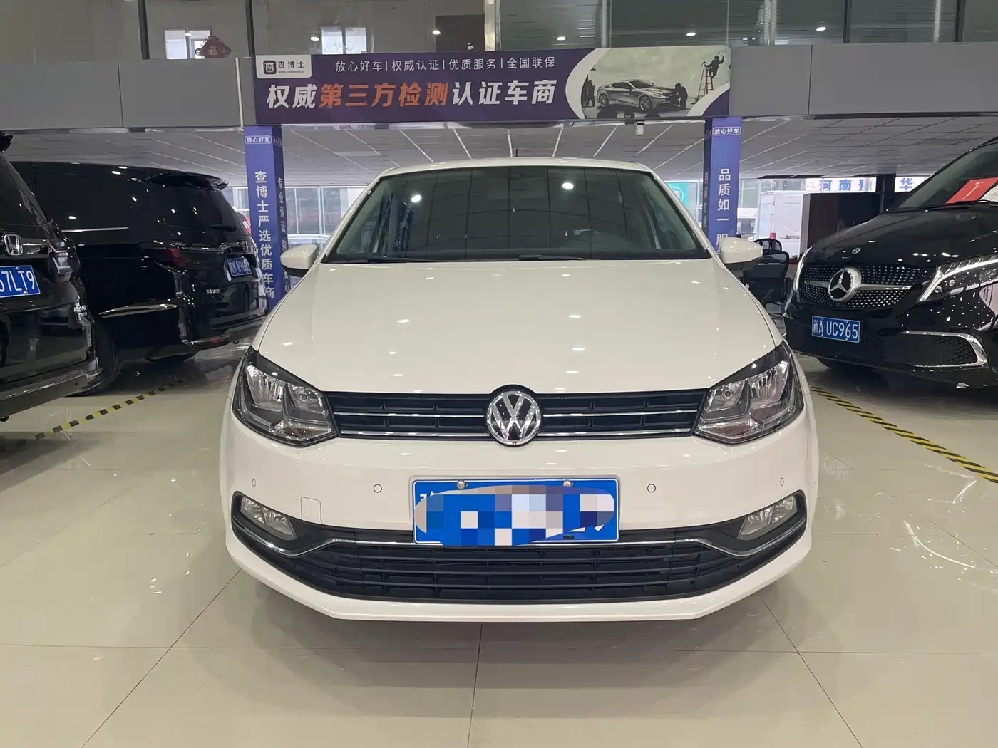 Volkswagen Polo 2014 1.4L Automatic Luxury Edition фото 2