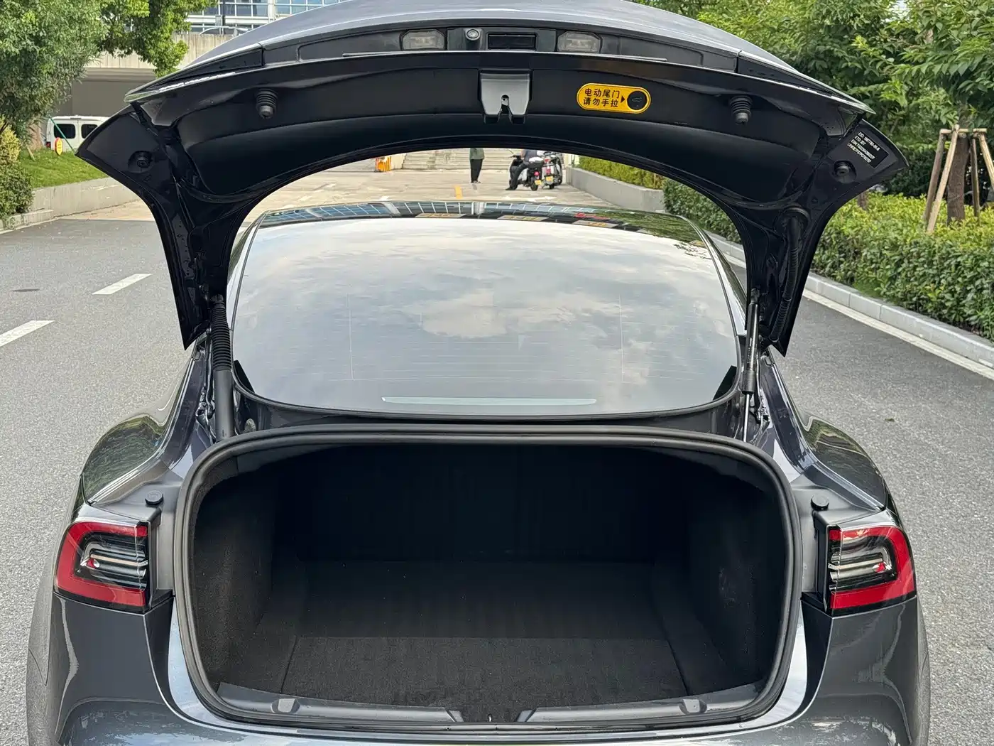 Фото 18 - Tesla Model 3