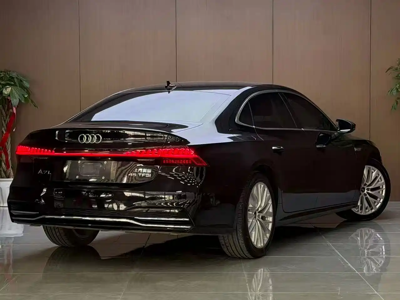Photo 6 - Audi A7L