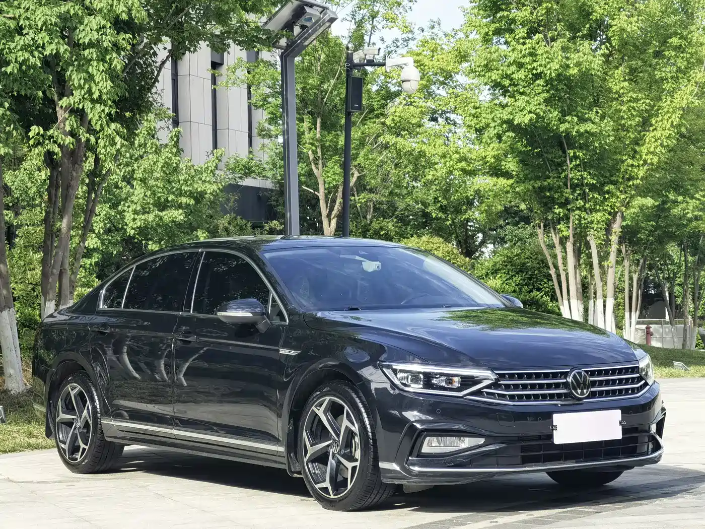 Volkswagen Magotan 2023 Model 2 Million Commemorative Edition 330TSI DSG Luxury фото 3