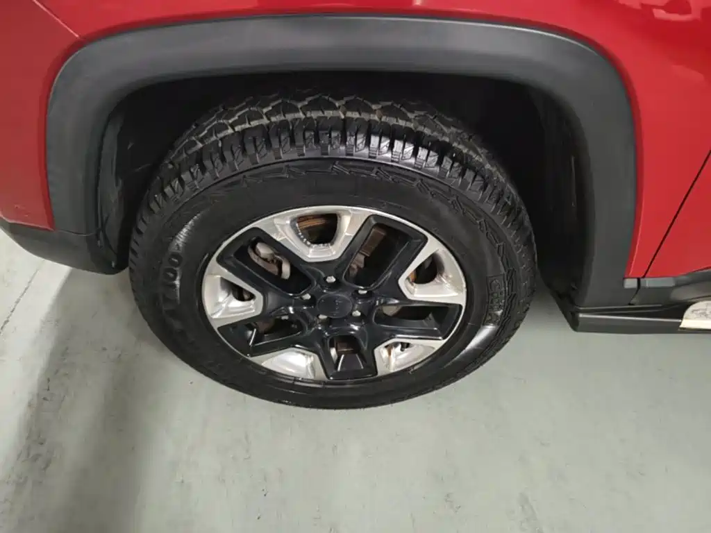Photo 23 - Jeep Compass