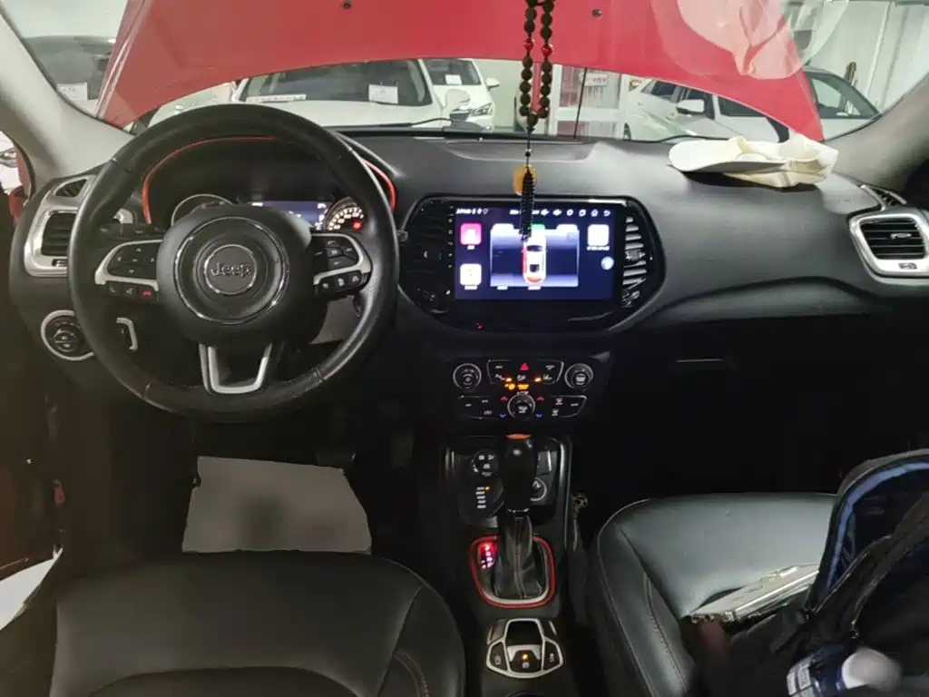 Photo 10 - Jeep Compass