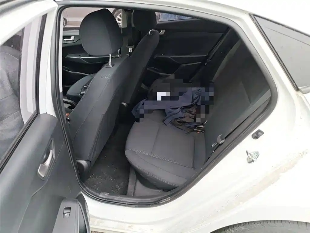 Hyundai Verna 2016 1.4L Automatic Cool Edition GLS фото 13