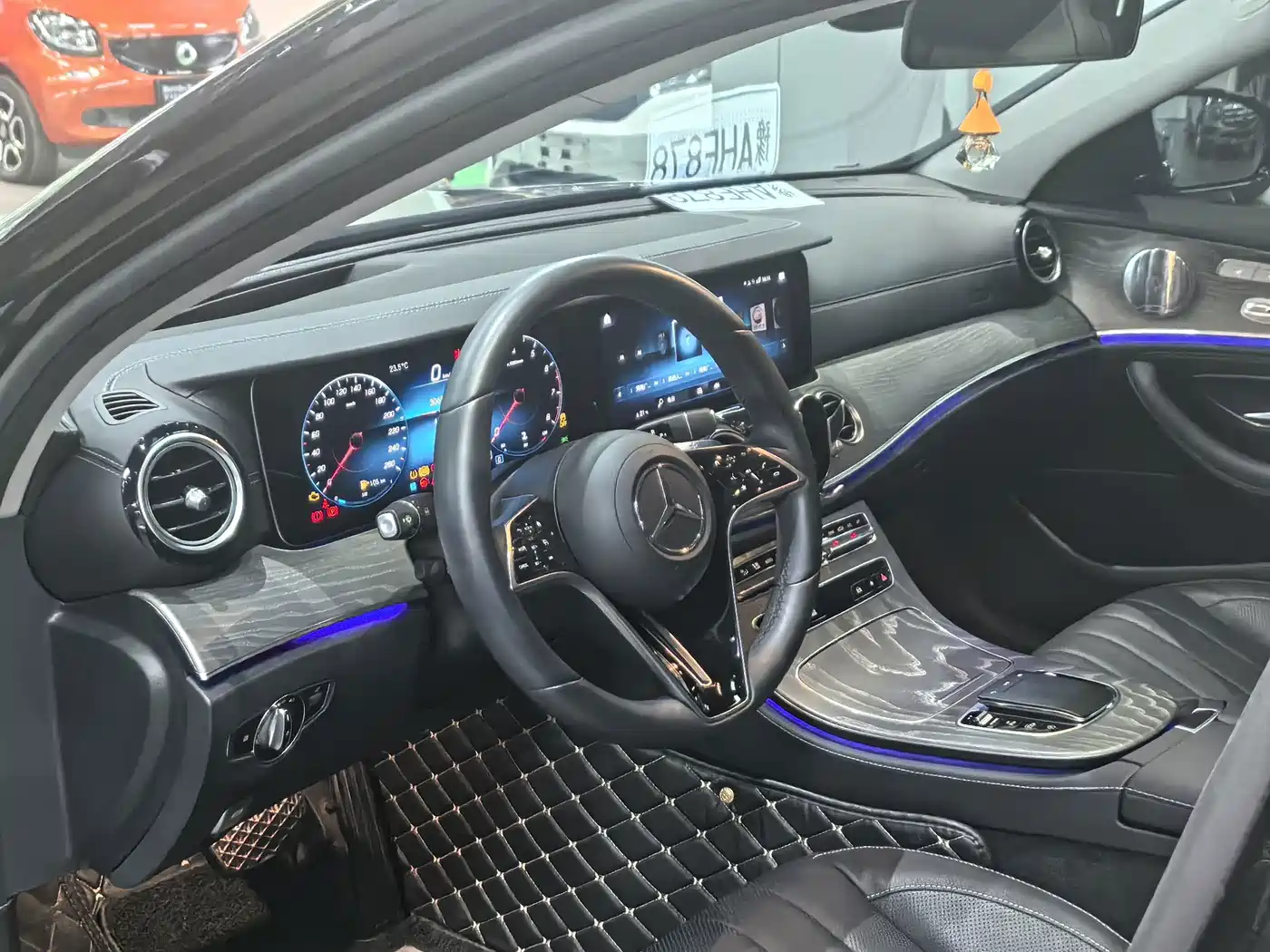 Фото 9 - Mercedes-Benz E-Class