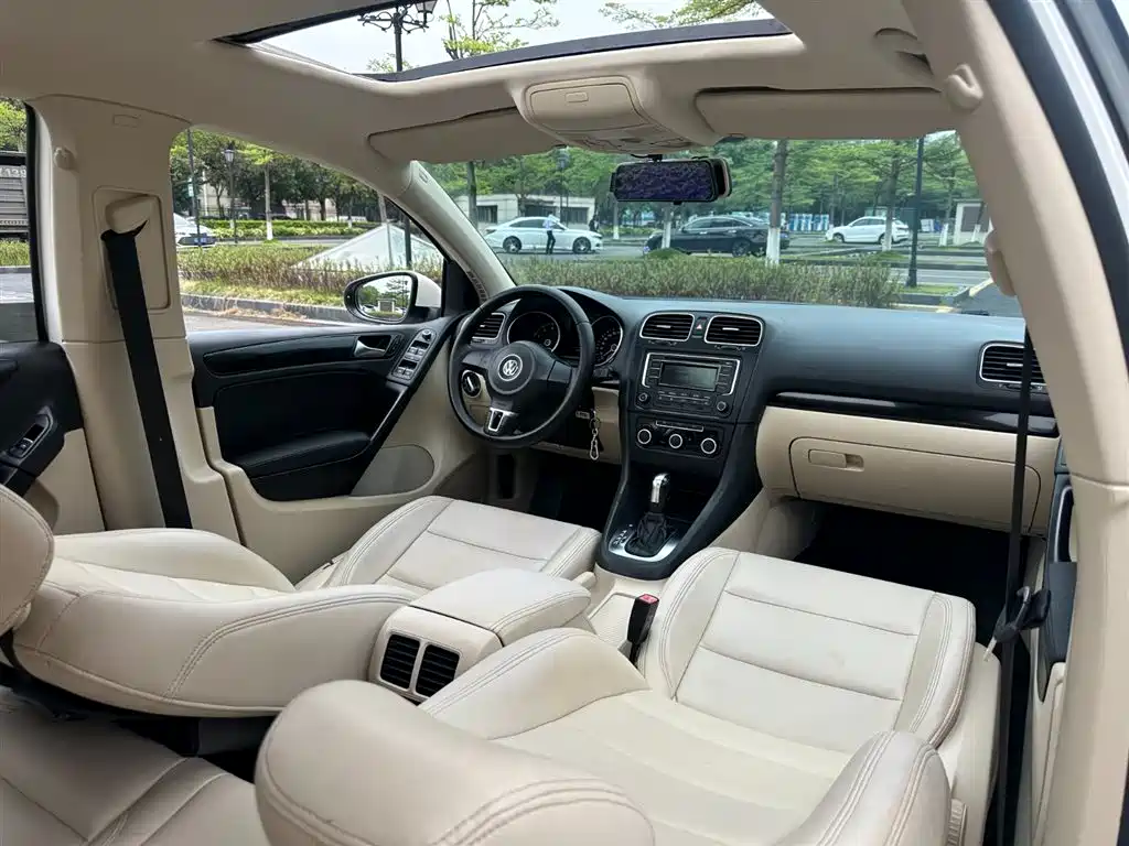 Volkswagen Golf 2012 1.6 Automatic Comfort Type фото 9