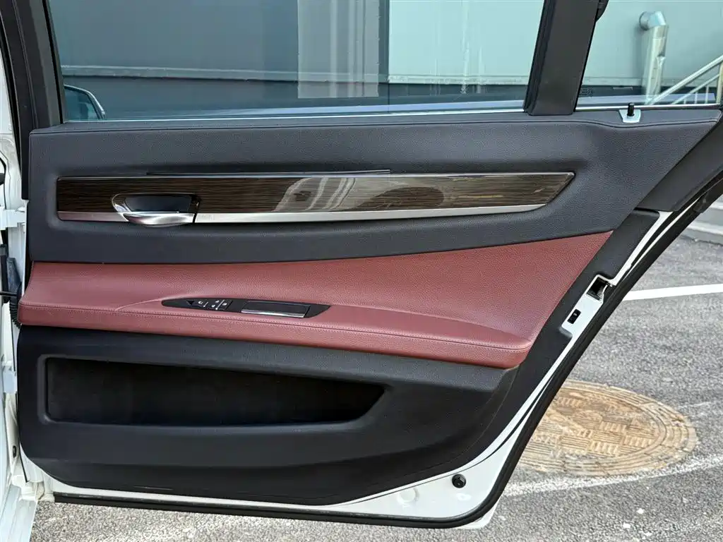 BMW 7 Series 2013 Model 730Li Leading фото 25