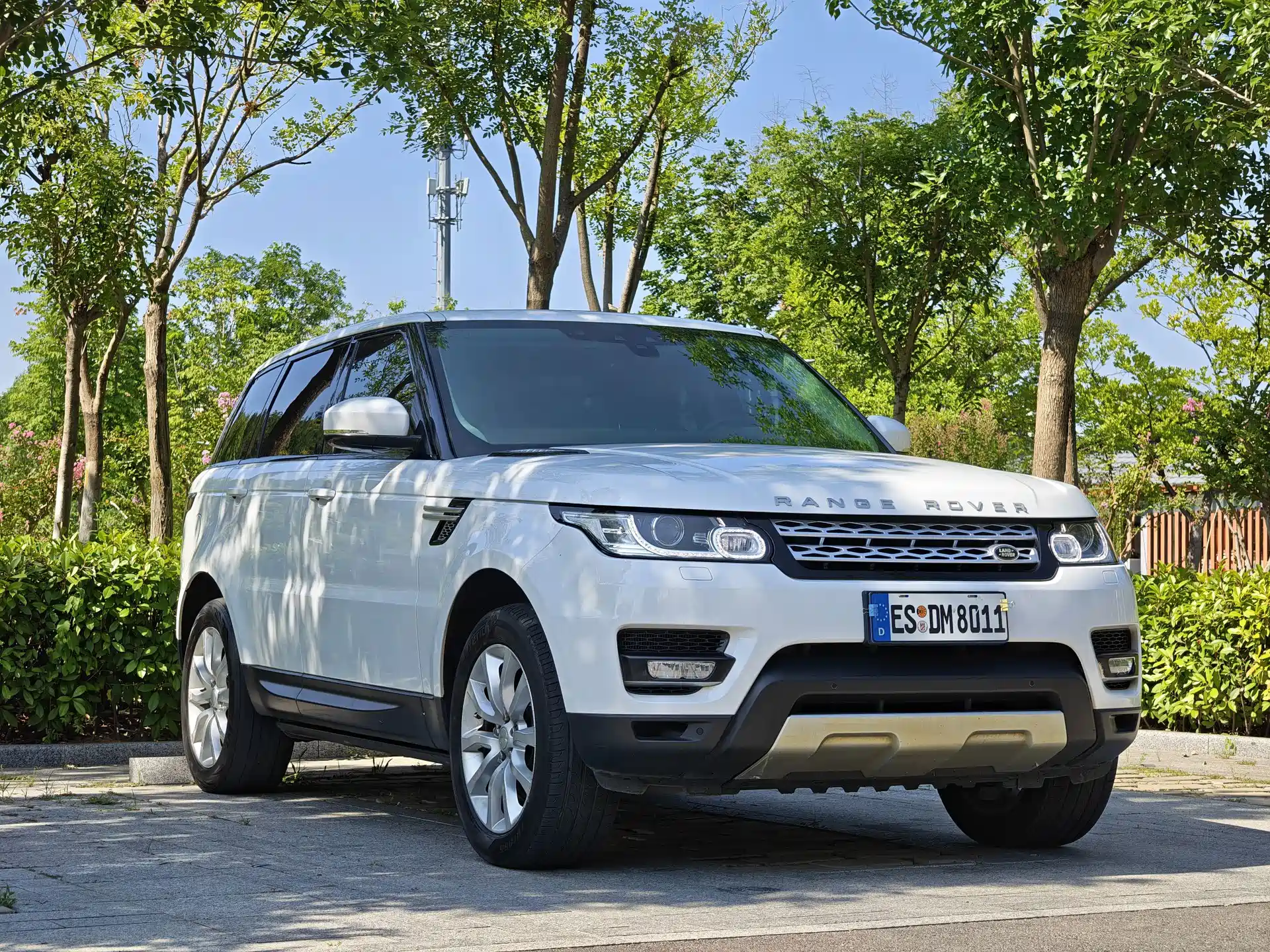 Photo 1 - Land Rover Range Rover Sport