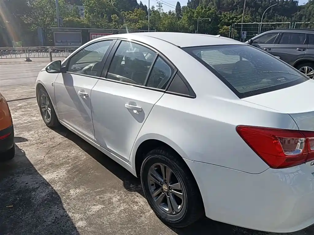 Chevrolet Cruze 2015 1.5L Classic SL MT фото 5