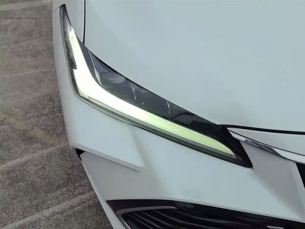 Toyota Avalon 2023 2.0L Luxury Edition фото 13