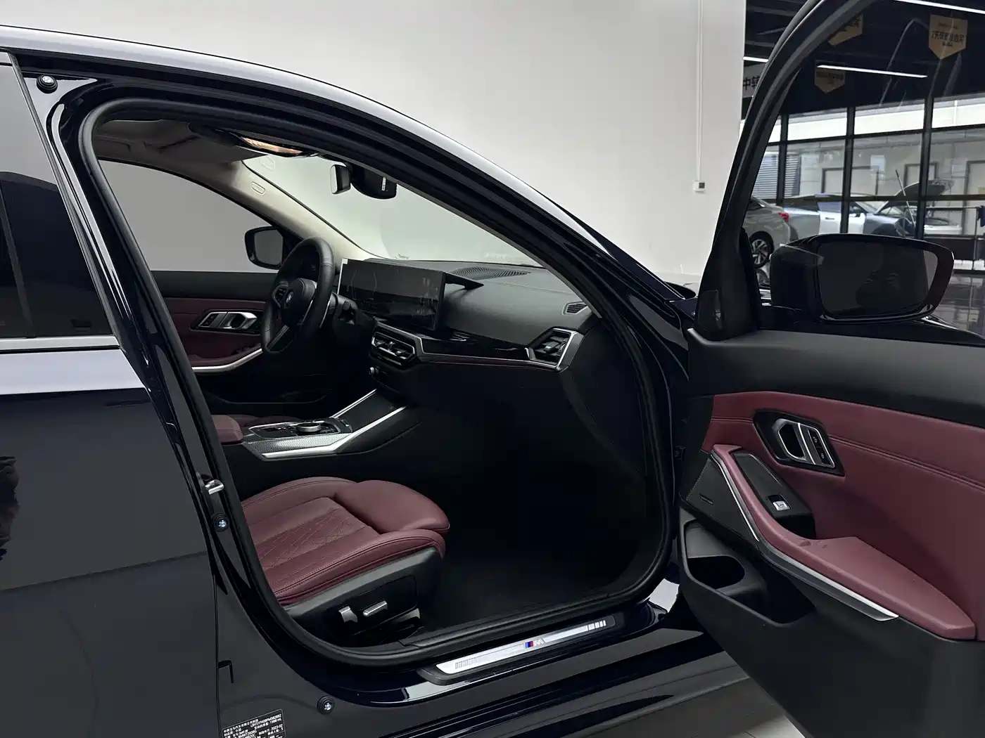 BMW 3 Series 2023 325Li M Sport Black Night Package фото 12