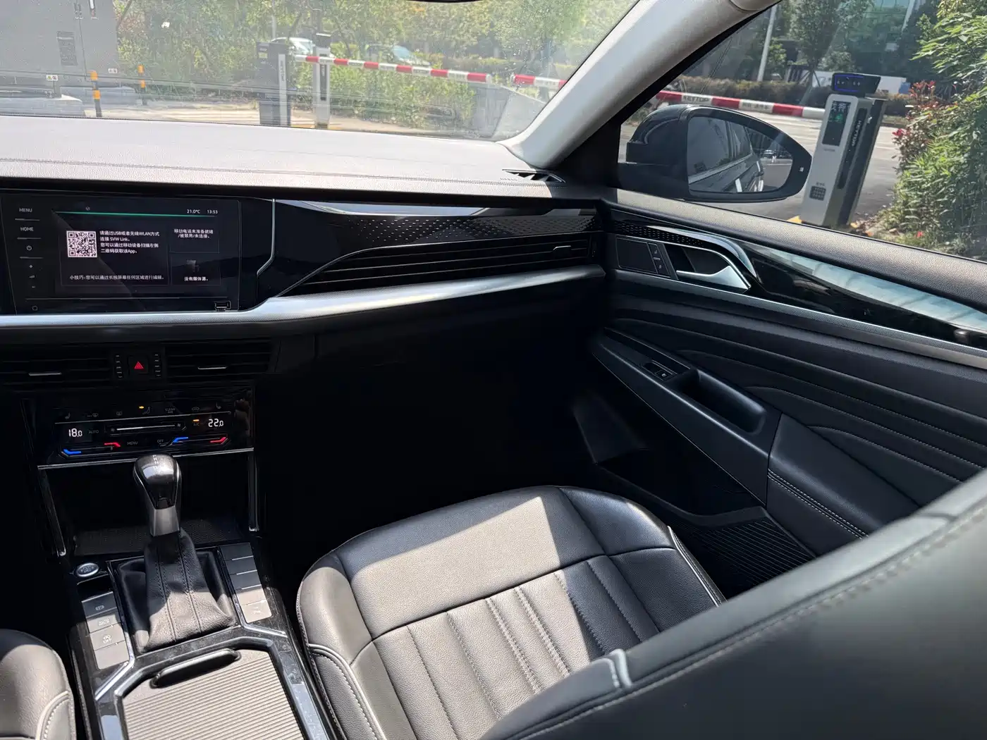 Volkswagen Passat 2022 330TSI Starlight Luxury Edition фото 7