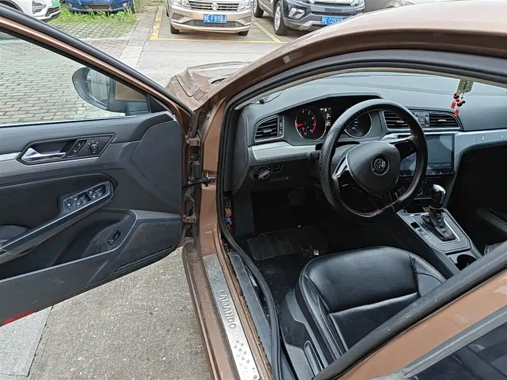 Volkswagen Lamando 2015 230TSI DSG Style фото 15