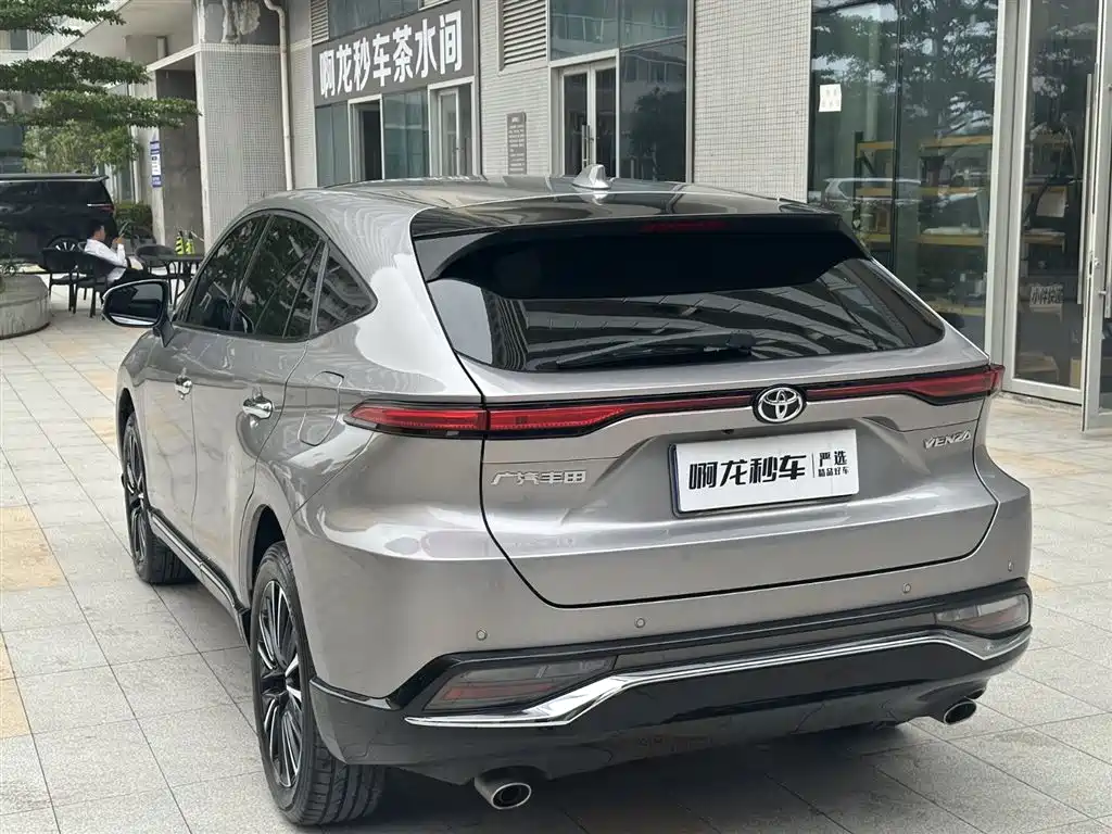 Toyota Venza 2022 2.0L CVT 2WD Premium фото 22