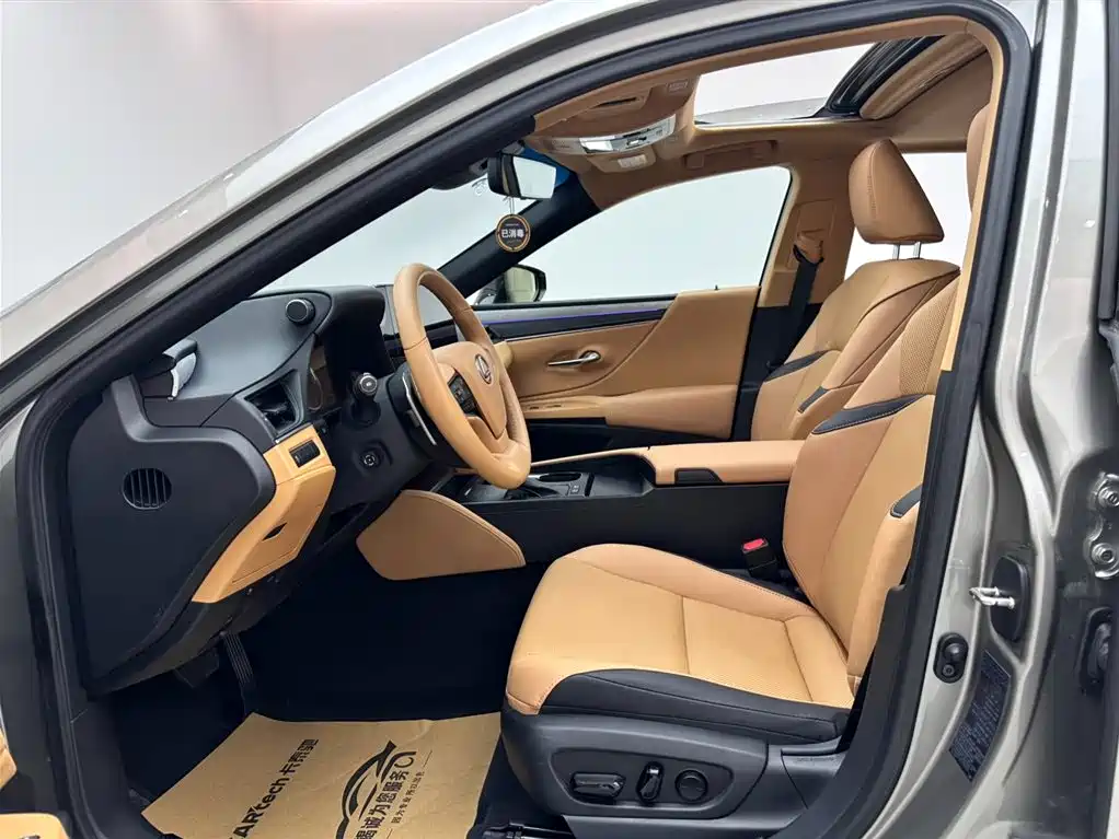Lexus ES 2025 300h Ultimate Edition фото 8