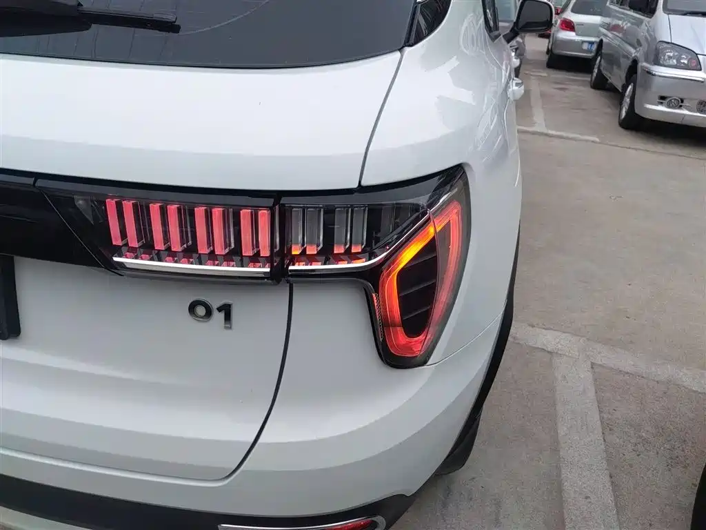 Lynk & Co 01 2018 2.0T 2WD Type+ Edition фото 24