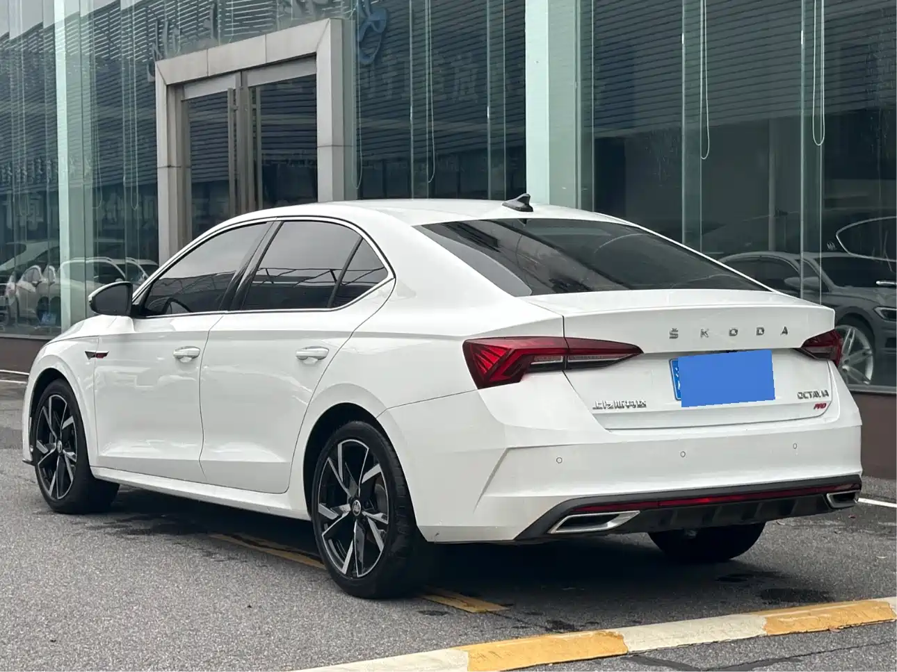 Škoda Octavia 2023 Facelift PRO TSI280 Premium Edition фото 10